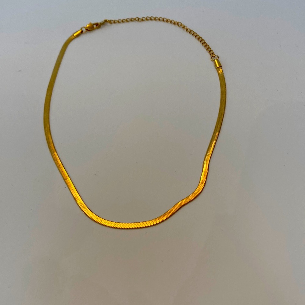 Beautiful gold necklace by Focalook